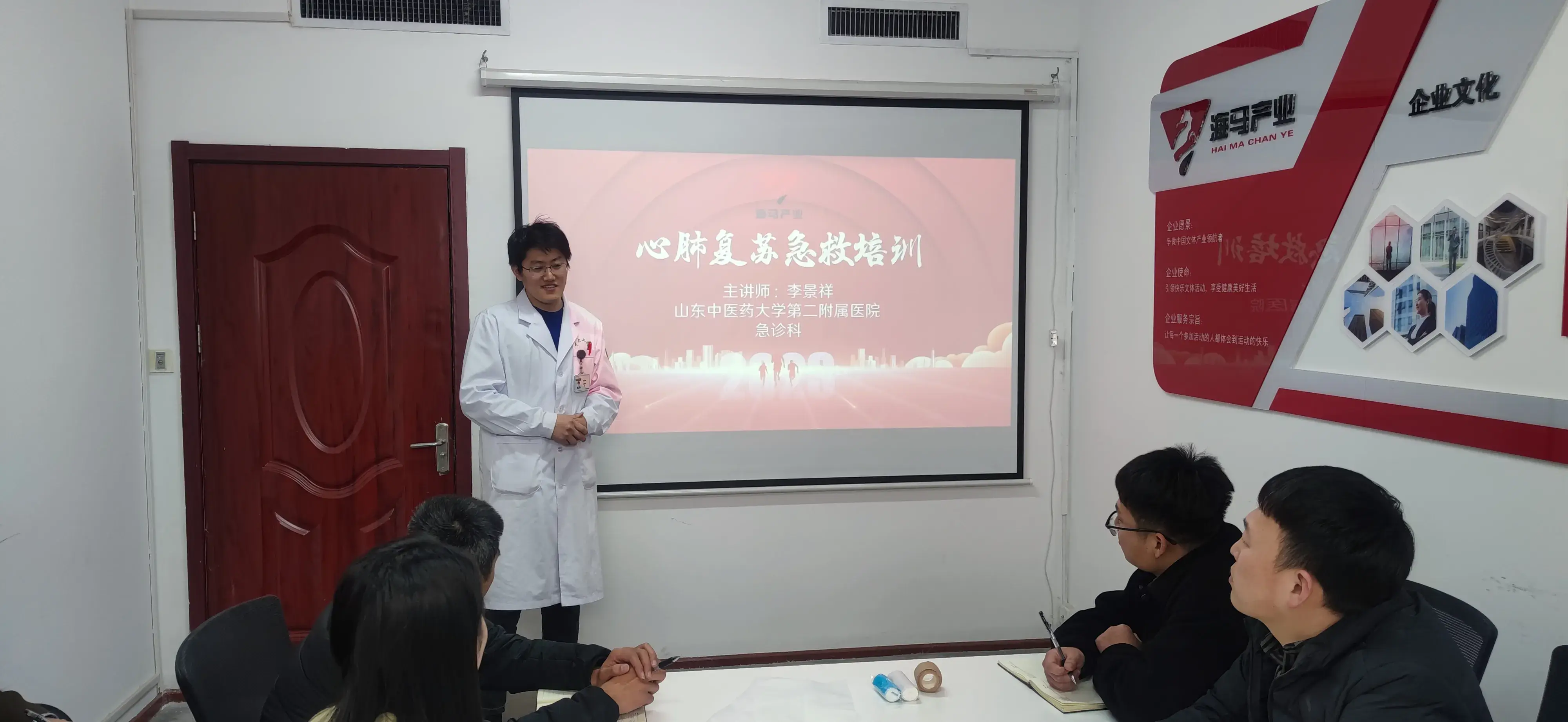 恒行6组织进行心肺复苏急救培训